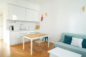 Upstairs Apartment in Mint house - Beach nearby, Balcony and Electric standing desk for remote work